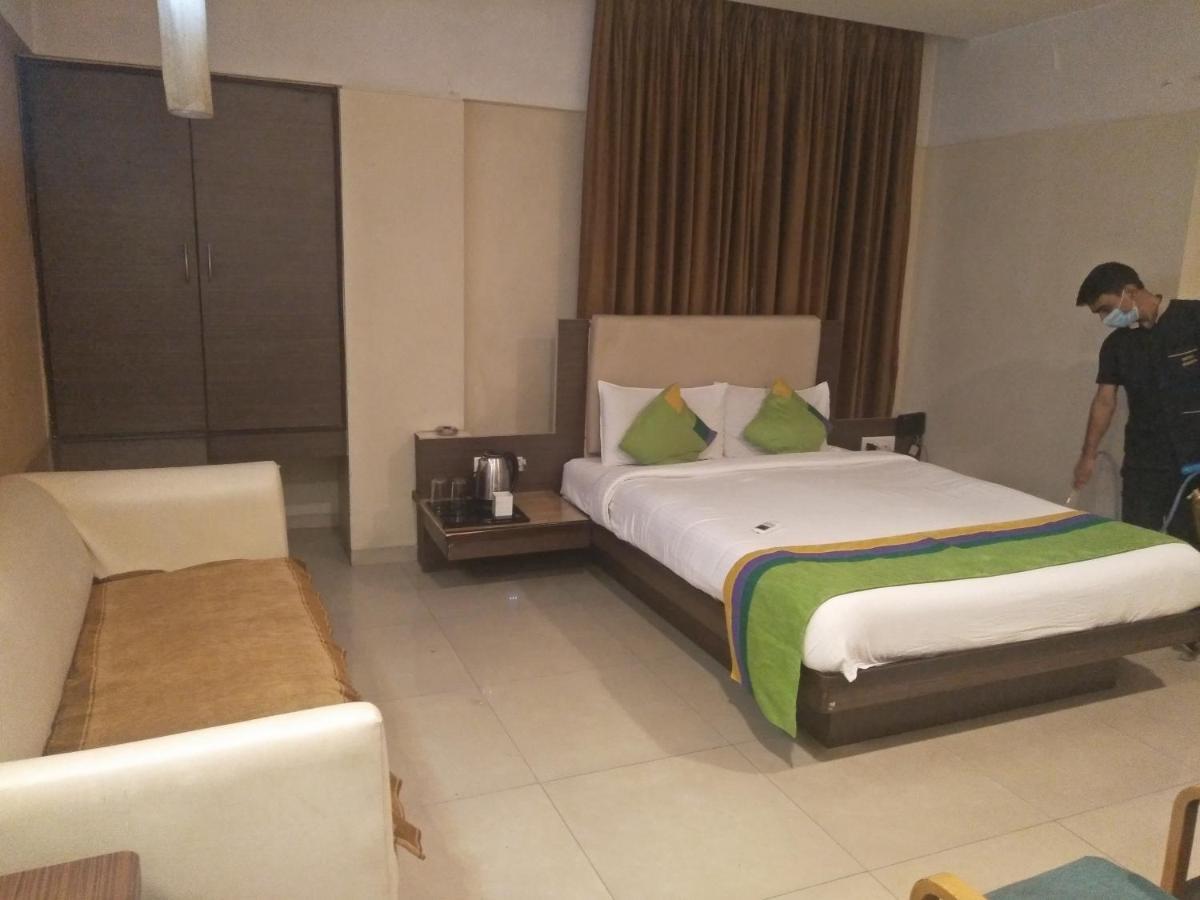 Treebo Trend Hotel Basera Pune Bagian luar foto