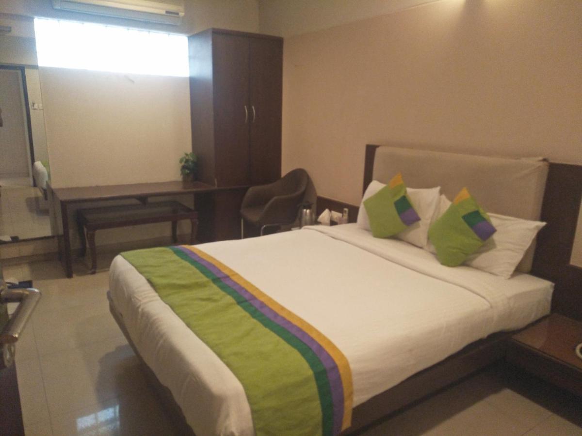 Treebo Trend Hotel Basera Pune Bagian luar foto