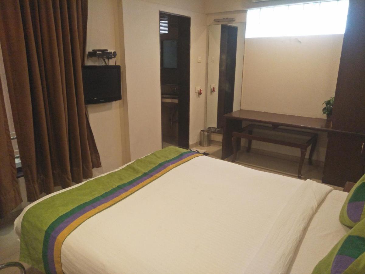 Treebo Trend Hotel Basera Pune Bagian luar foto