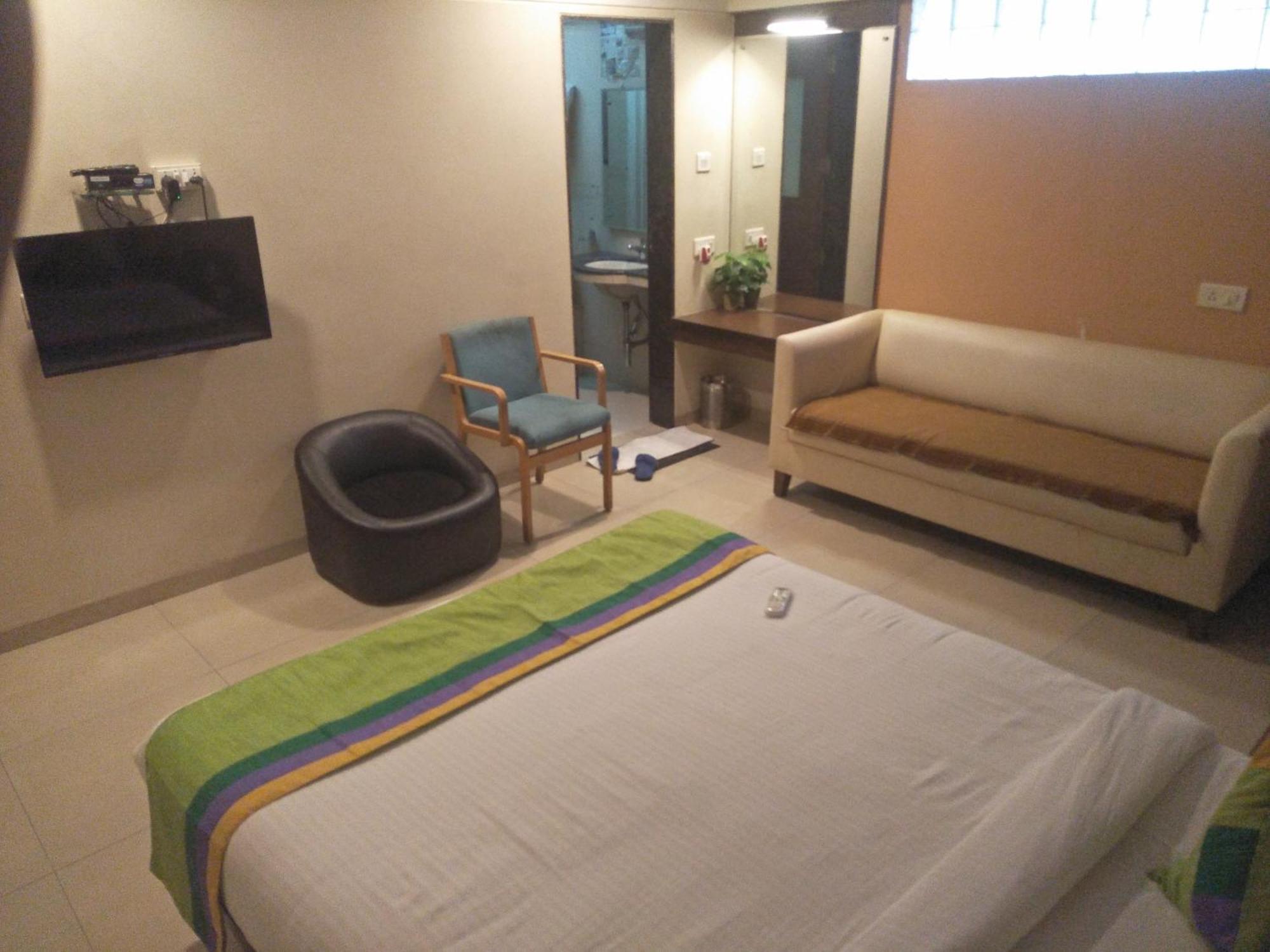 Treebo Trend Hotel Basera Pune Bagian luar foto
