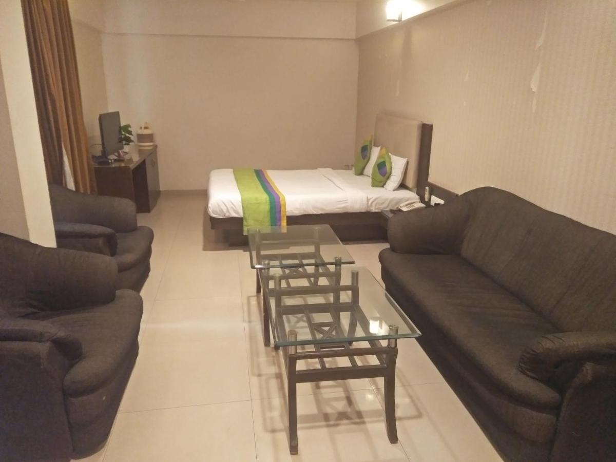 Treebo Trend Hotel Basera Pune Bagian luar foto