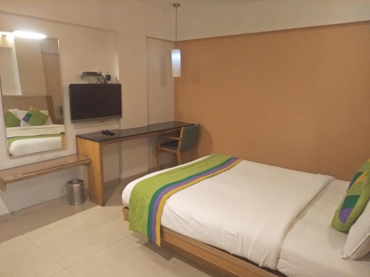 Treebo Trend Hotel Basera Pune Bagian luar foto