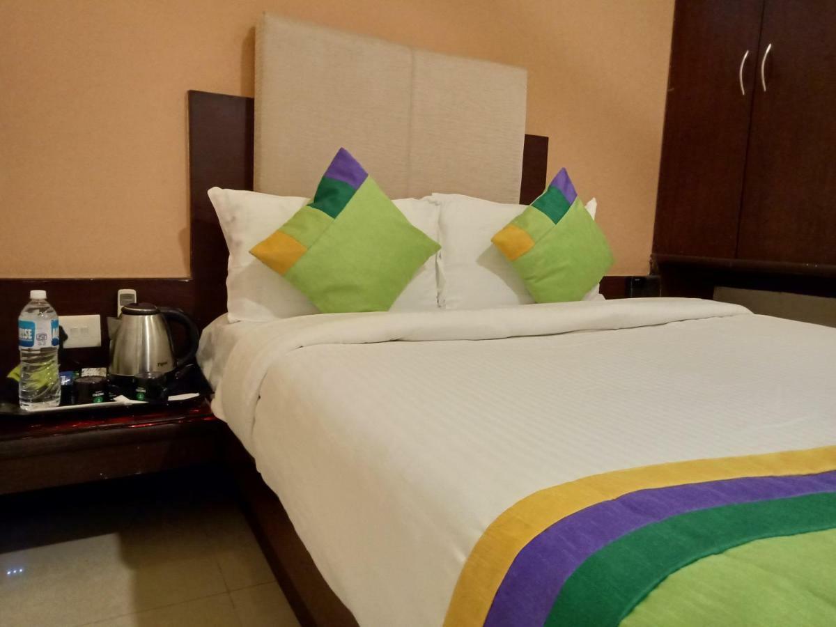 Treebo Trend Hotel Basera Pune Bagian luar foto