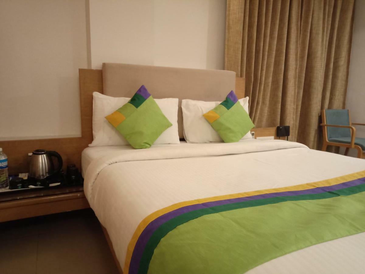 Treebo Trend Hotel Basera Pune Bagian luar foto
