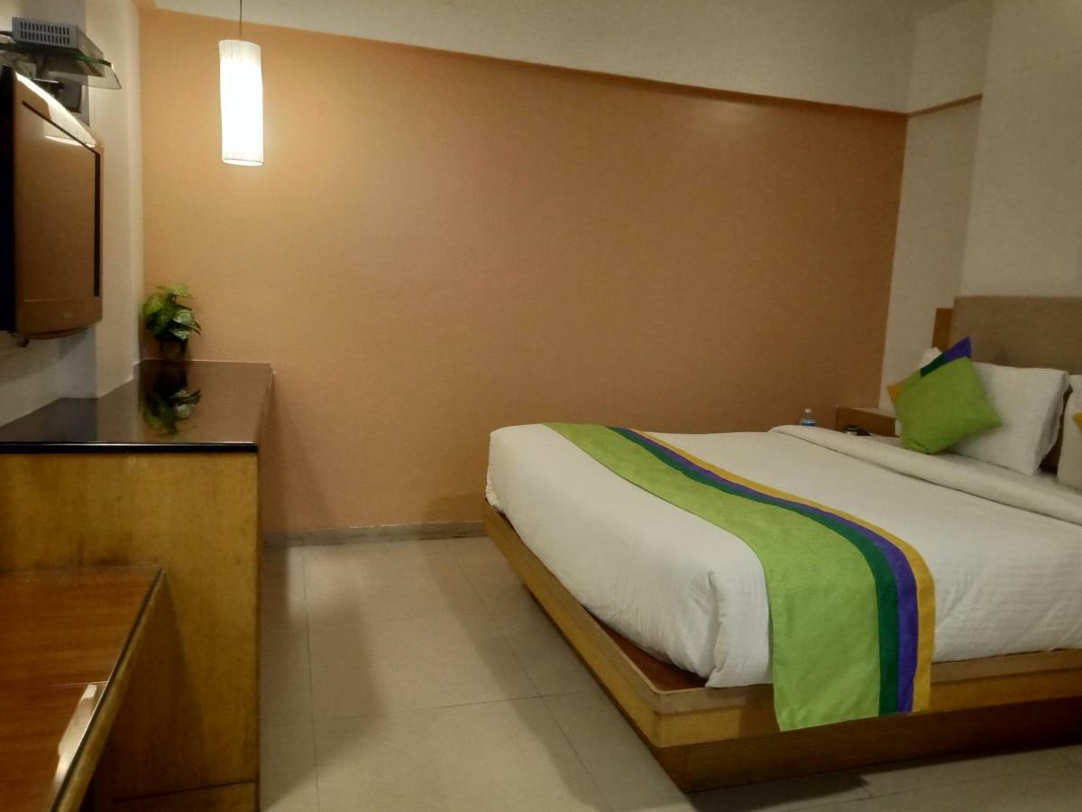 Treebo Trend Hotel Basera Pune Bagian luar foto