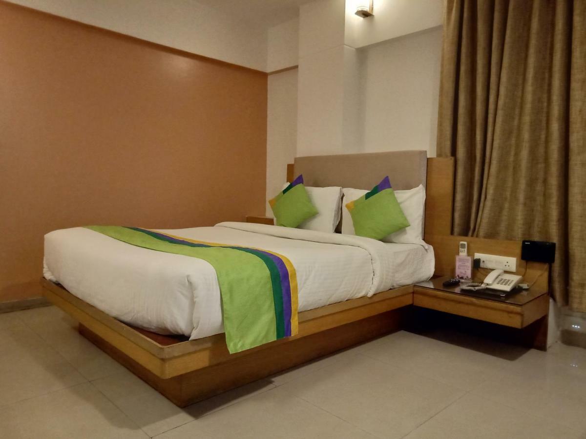 Treebo Trend Hotel Basera Pune Bagian luar foto
