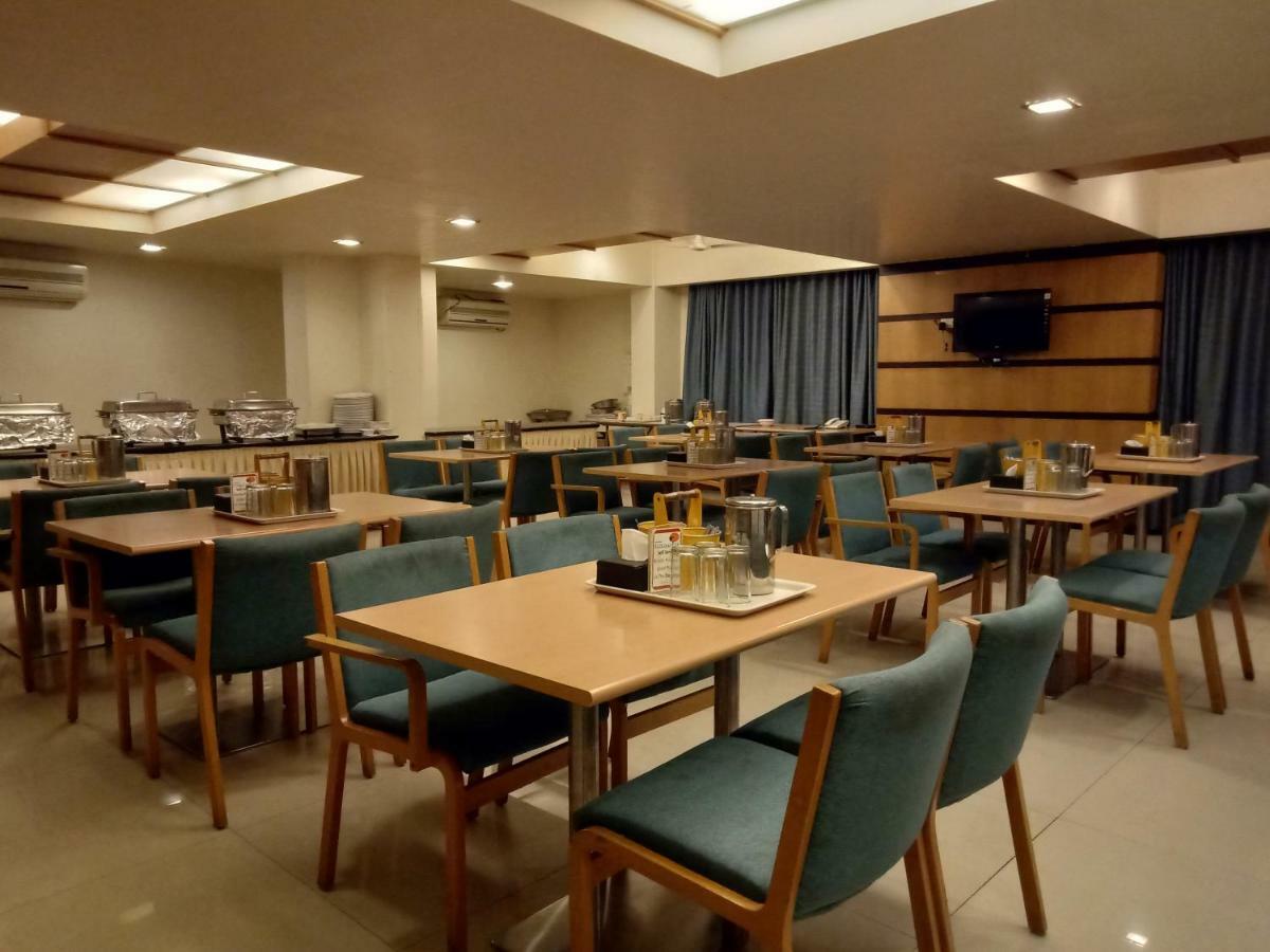 Treebo Trend Hotel Basera Pune Bagian luar foto
