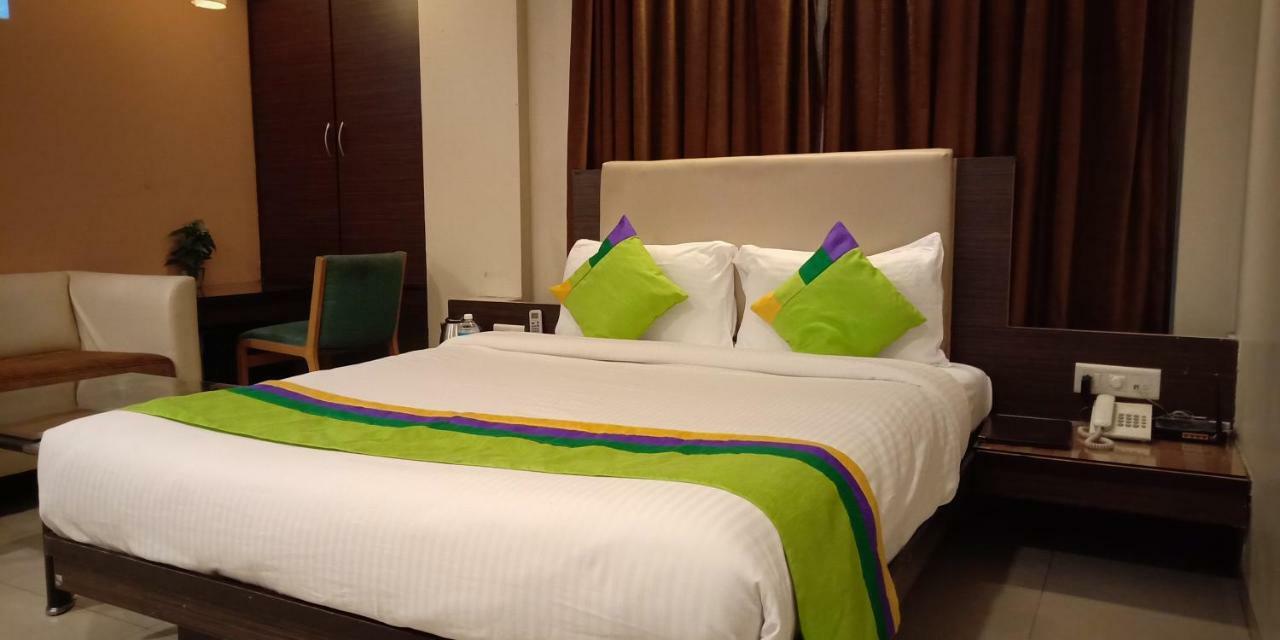 Treebo Trend Hotel Basera Pune Bagian luar foto