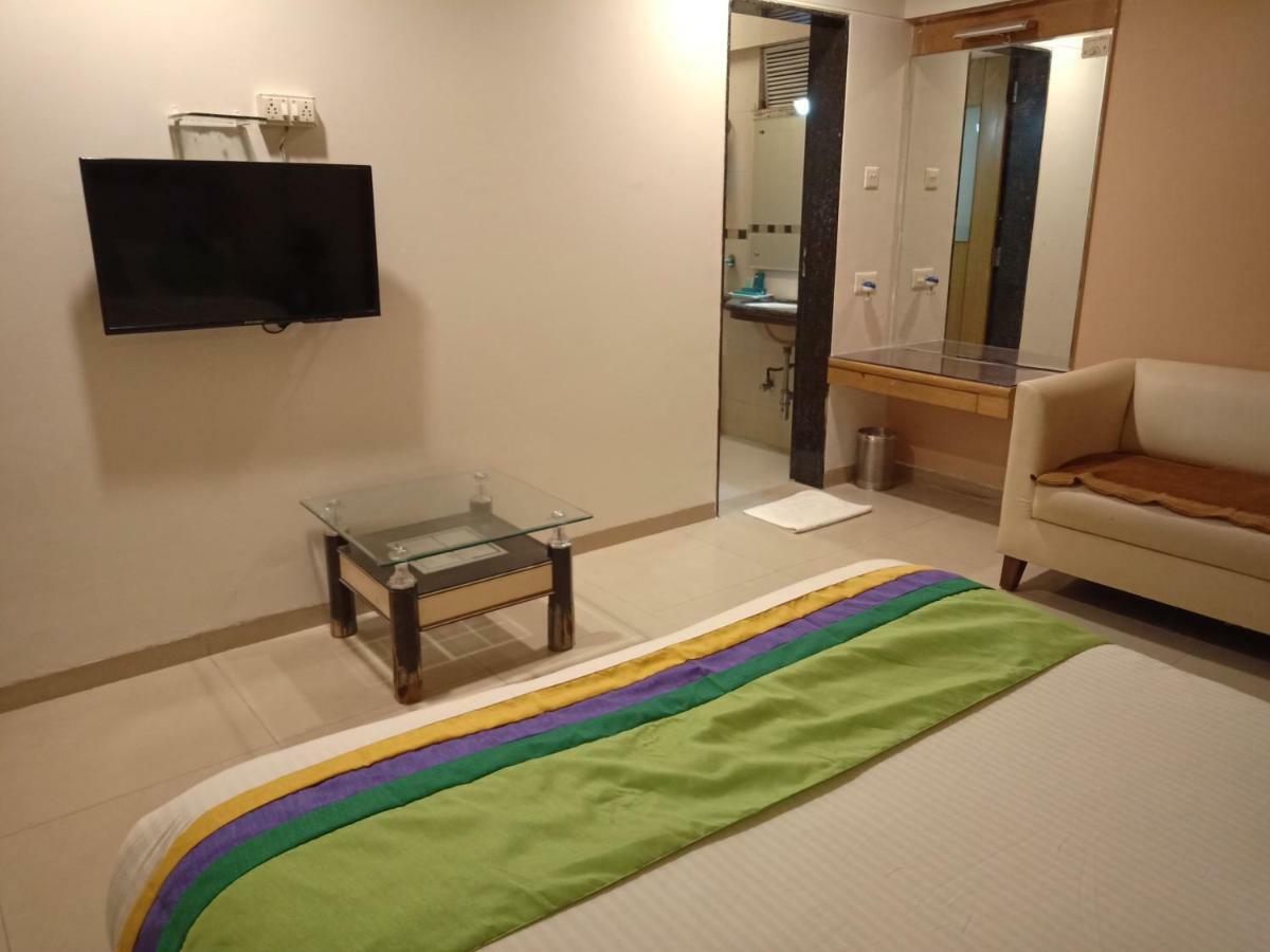Treebo Trend Hotel Basera Pune Bagian luar foto