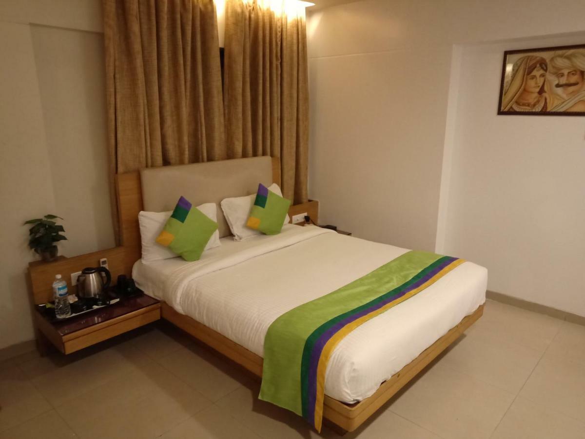 Treebo Trend Hotel Basera Pune Bagian luar foto